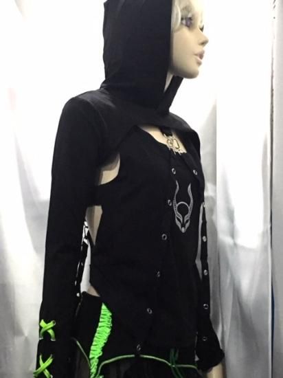 HRM：Laceup Shrug
