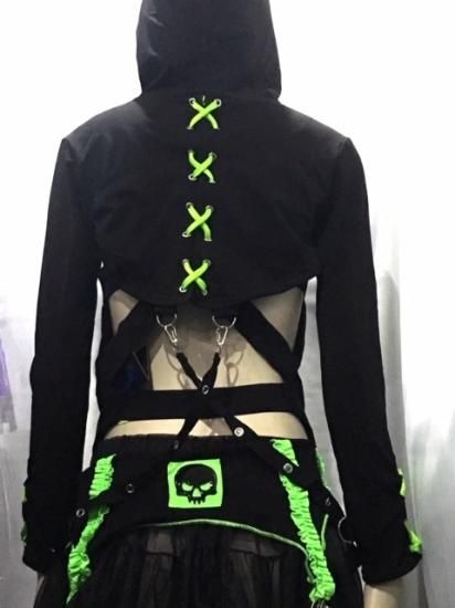 HRM：Laceup Shrug